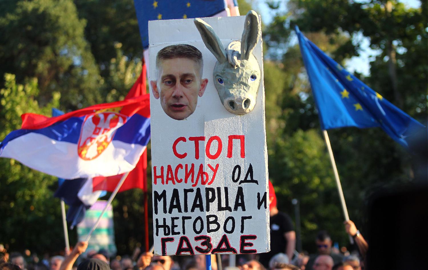 Slike koje su obeležile deseti protest "Srbija protiv nasilja" (FOTO) 9