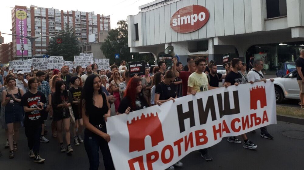 Na petom protestu “Srbija protiv nasilja” u Nišu blokiran Bulevar Nemanjića 1