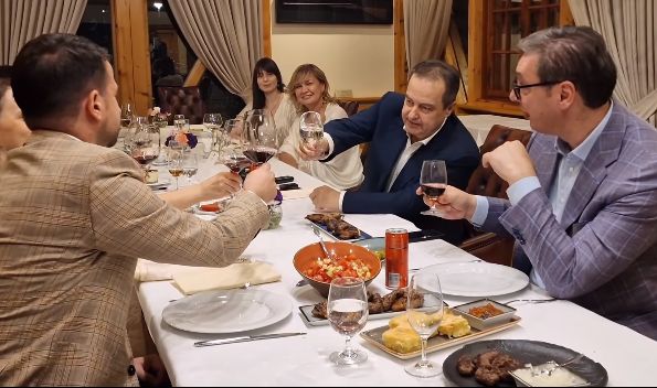 Milatović i Dačić zapevali na večeri kod Vučića (VIDEO) 1