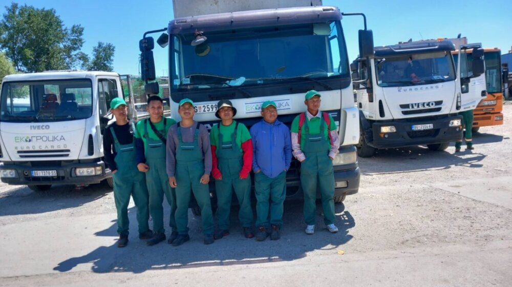 Jure radnike koji su uzeli bolovanja po kafanama : Nepalci čiste smeće u Grockoj, dok zaposleni u komunalnoj službi beru voće 1