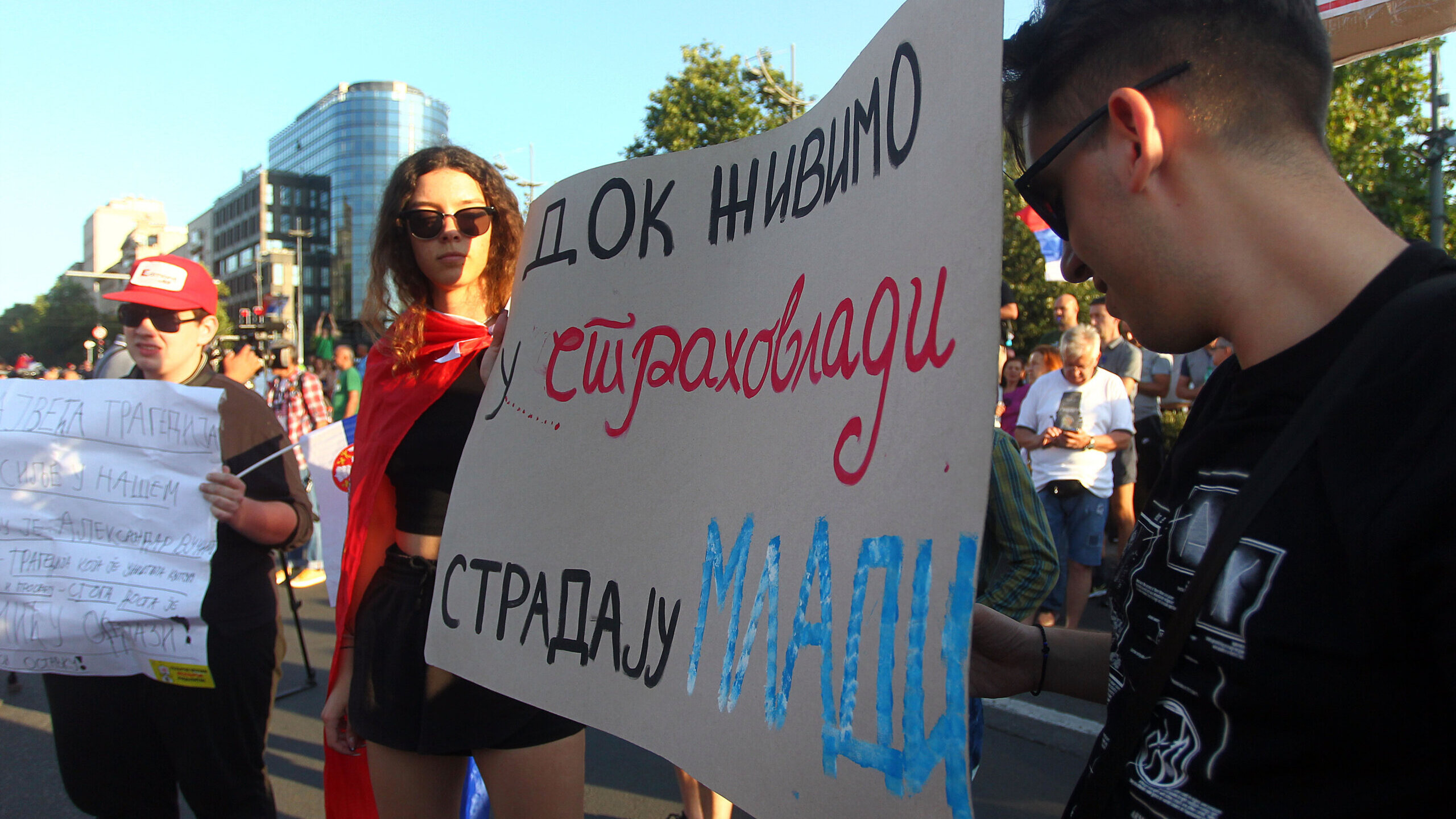 Slike koje su obeležile deseti protest "Srbija protiv nasilja" (FOTO) 6