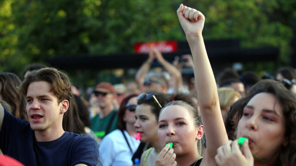 Slike koje su obeležile deseti protest "Srbija protiv nasilja" (FOTO) 8