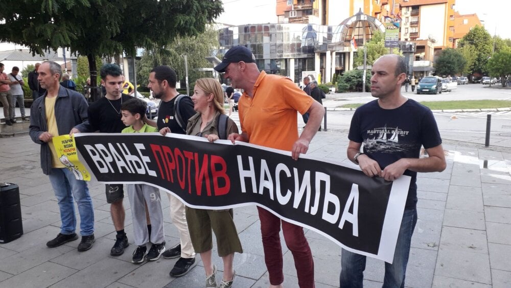 "Branimo Ustav Srbije koji Vučić konstantno krši": Protest u Vranju završen šetnjom kroz centralne gradske ulice 2