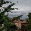 Izbušeni krovovi, slomljena stakla na automobilima: Grad načinio materijalnu štetu i na području Šapca (FOTO) 18