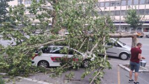 Večeras će Srbiju pogoditi opasna oluja: Meteorolozi otkrivaju koji gradovi će biti prvi na udaru 2