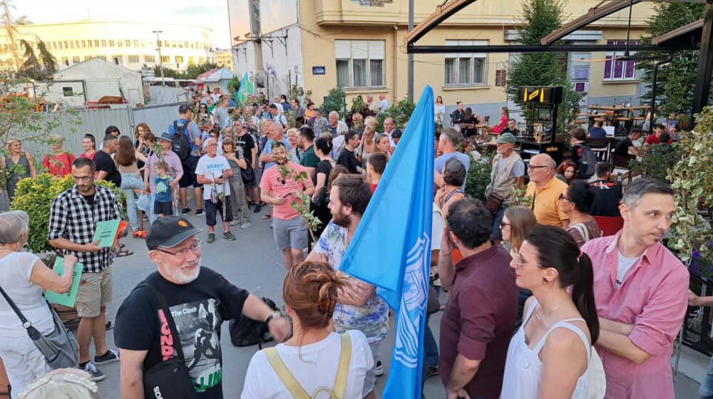 U više gradova Srbije održani protesti protiv nasilja, u Jagodini građani bili pod maskama 1