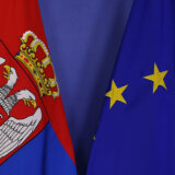 Demostat: EU u proteklih 10 godina u Srbiju uložila više od četiri milijarde evra bespovratnih sredstava, ali vlast to "gura pod tepih" 14