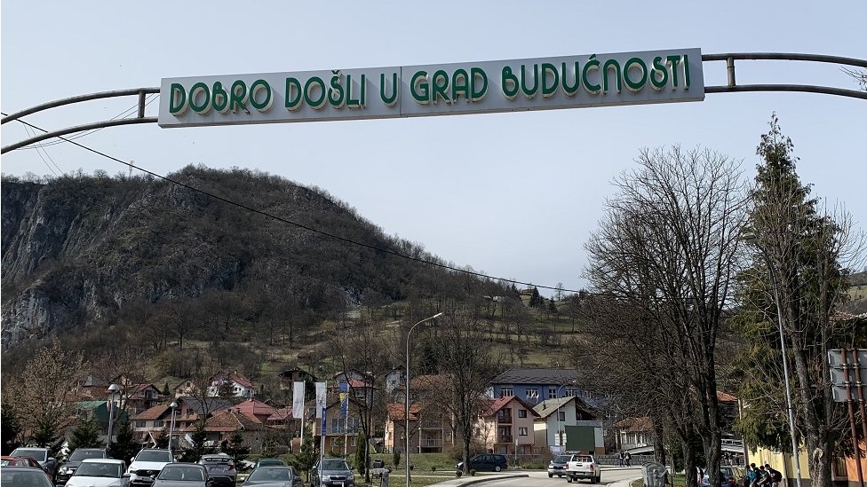 Natpis u Olovu, gradiću koji se nalazi između Sarajeva i Tuzle