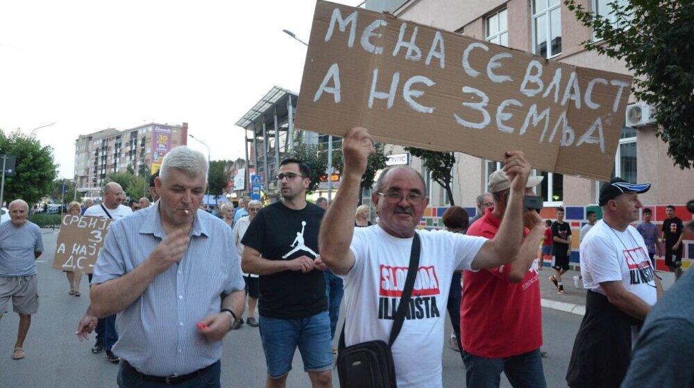 Deveti protest u Jagodini posvećen partijskom zapošljavanju, gost u šetnju Srđan Milivojević 1