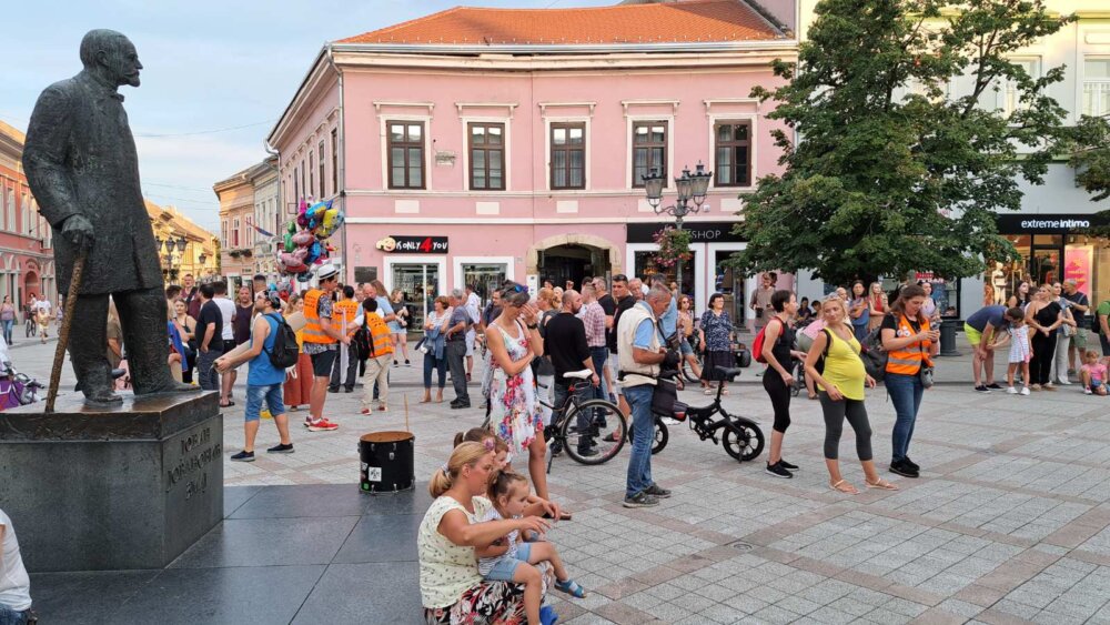 Protest "Novi Sad protiv nasilja": Da li da deci kupujemo pancire i šlemove ili nove knjige za školsku godinu 3