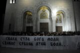 Građani pale sveće ispred Hrama Svetog Save za Srbe poginule u Banjskoj (FOTO) 7
