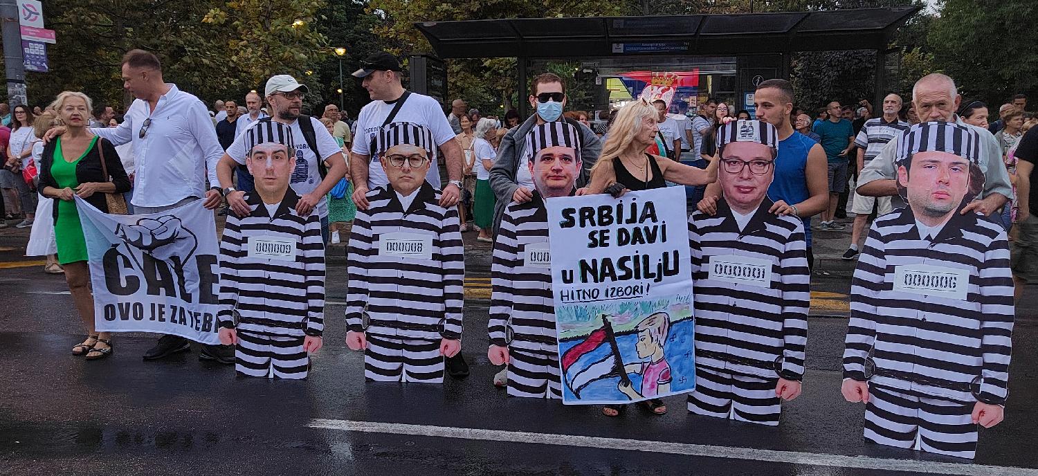 "Država i narod su taoci mafije": Kako je izgledao 21. protest Srbija protiv nasilja u slikama (FOTO) 18