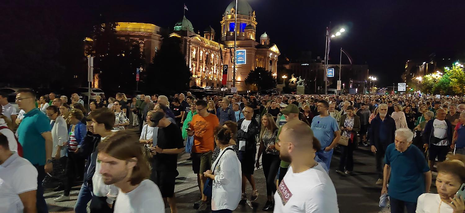 "Država i narod su taoci mafije": Kako je izgledao 21. protest Srbija protiv nasilja u slikama (FOTO) 8