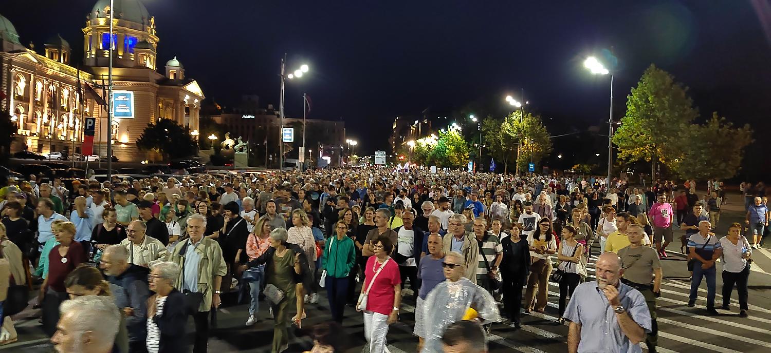 "Država i narod su taoci mafije": Kako je izgledao 21. protest Srbija protiv nasilja u slikama (FOTO) 4