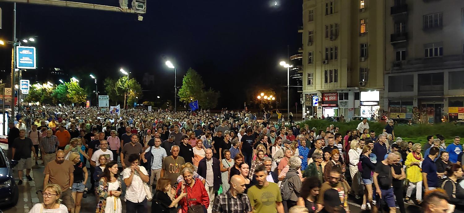 "Država i narod su taoci mafije": Kako je izgledao 21. protest Srbija protiv nasilja u slikama (FOTO) 5