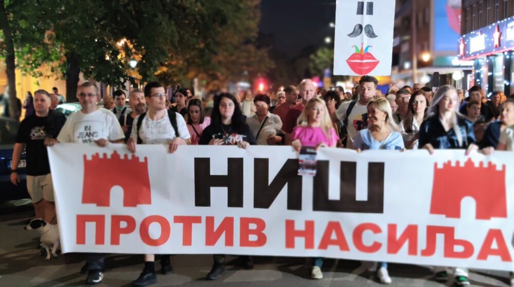 Opozicioni poslanici na protestu "Srbija protiv nasilja" u Nišu (VIDEO, FOTO) 1