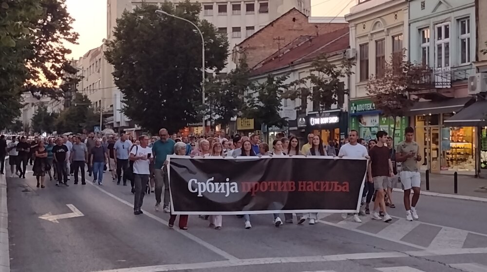Blokada kod spomenika Štafeti na 15. protestu Srbija protiv nasilja u petak u Kragujevcu 1