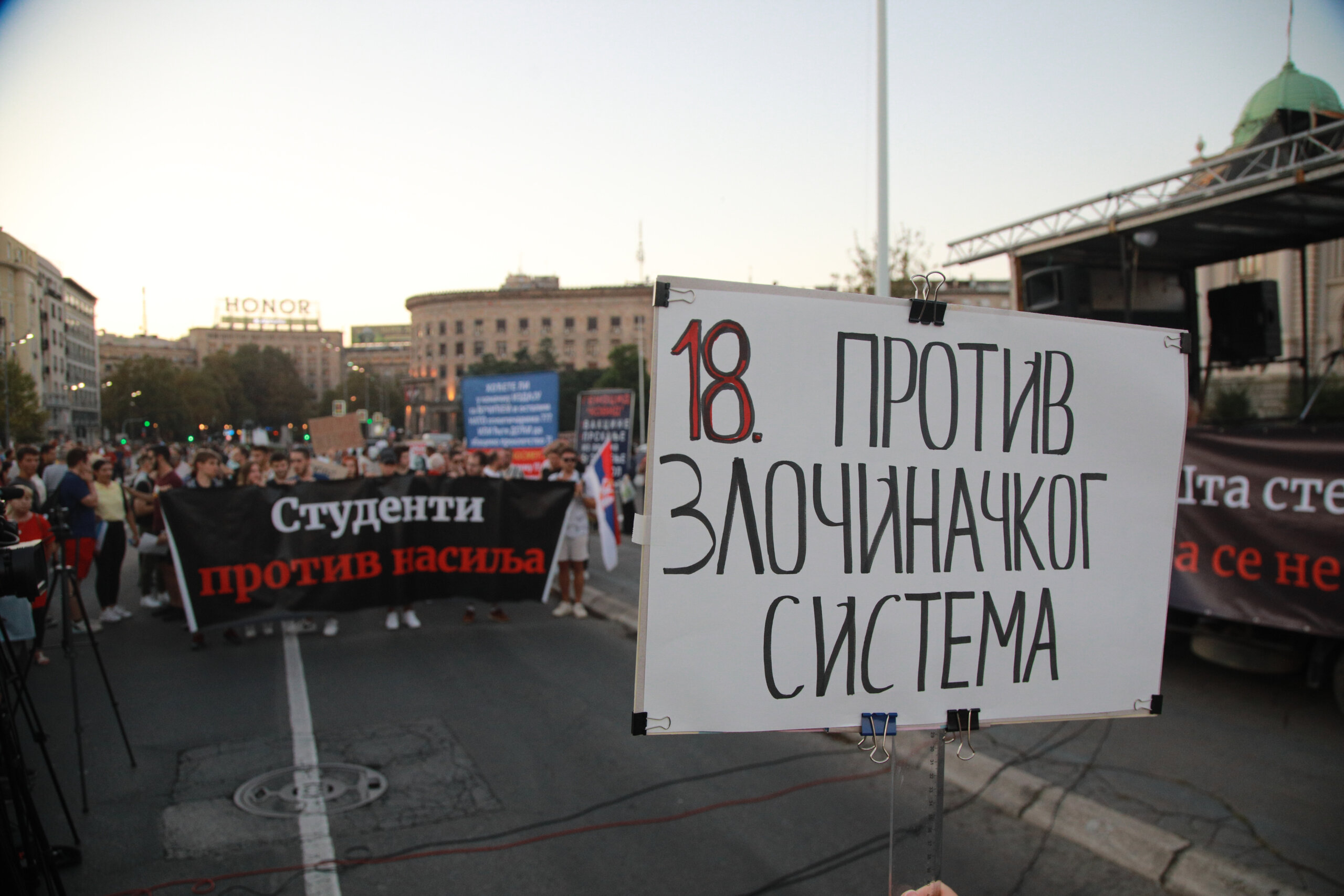 (FOTO) Kako je izgledao 18. protest "Srbija protiv nasilja" u slikama? 4