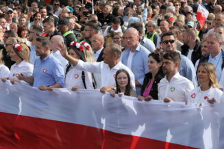 (FOTO) Hiljade građana na protestu u Varšavi, opozicija najavljuje veliku promenu 2