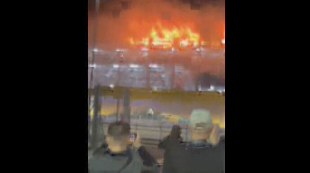 U požaru delimično srušen parking na londonskom aerodromu Luton, pet osoba prebačeno u bolnice 1