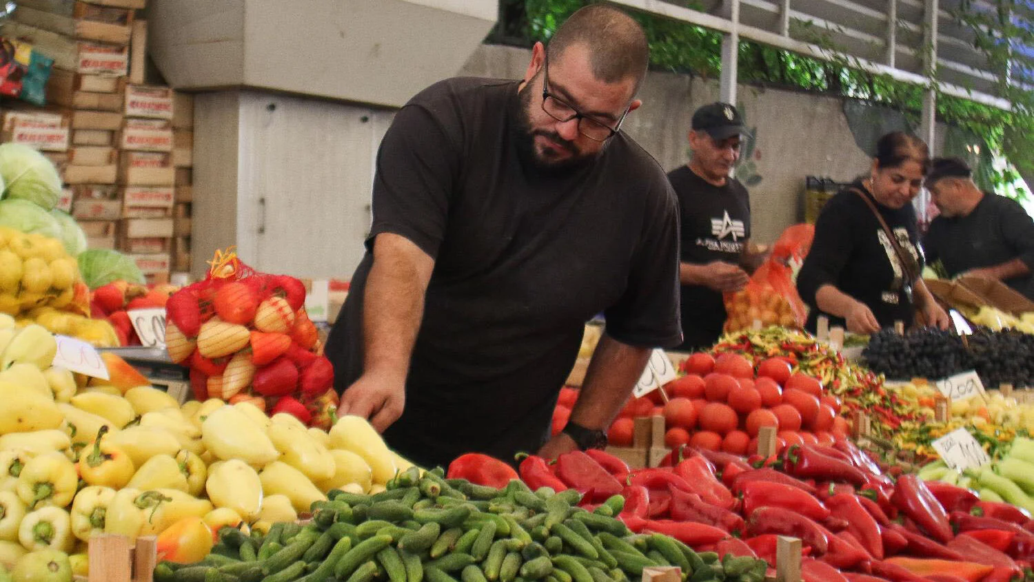 „Paprika će poskupeti, ali će ajvar biti papren“: Kako će se suša odraziti na cene voća i povrća?