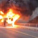 VIDEO, FOTO Zastoj na auto-putu: Kilometarske kolone ka Nišu zbog lančanog sudara i požara 8