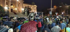 "Srbija protiv nasilja": Radomir Lazović znak REM-a ofarbao u roze, opozicionari slali poruke o jednoj listi (VIDEO, FOTO) 2