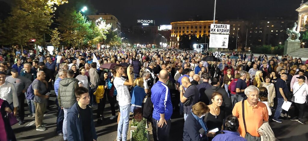 Kako je izgledao 25. protest „Srbija protiv nasilja“ u slikama (FOTO) 11