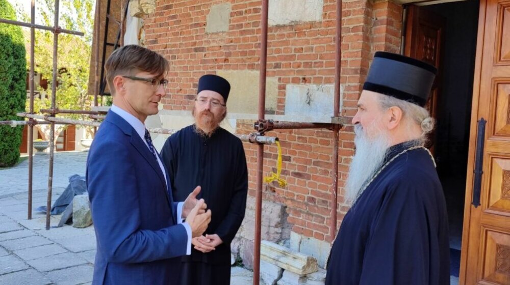 Kancelarija EU: Makovec posetio manastir Banjska 1