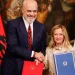 Nastavak ''romanse'': Edi Rama kleknuo pred Meloni i dao joj poklon 18