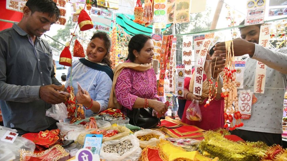 PATNA, INDIA - OCTOBER 23: People shop for essentials at Bailey road on the eve of Diwali, on October 23, 2022 in Patna, India. (Photo by Santosh Kumar/Hindustan Times via Getty Images)