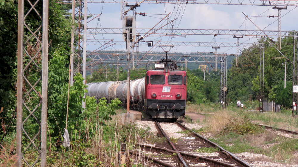 Automobilom udario u voz na pruzi Sombor-Subotica, dva vagona iskočila iz šina 1