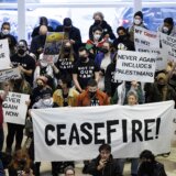 Jevrejski demonstranti blokirali izraelski konzulat u Čikagu, traže prekid vatre u Gazi 3