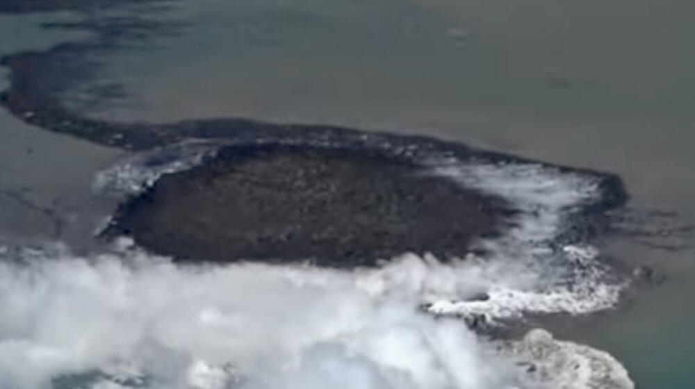 Svet je dobio novo ostrvo - "isplivalo" iz mora (VIDEO) 1