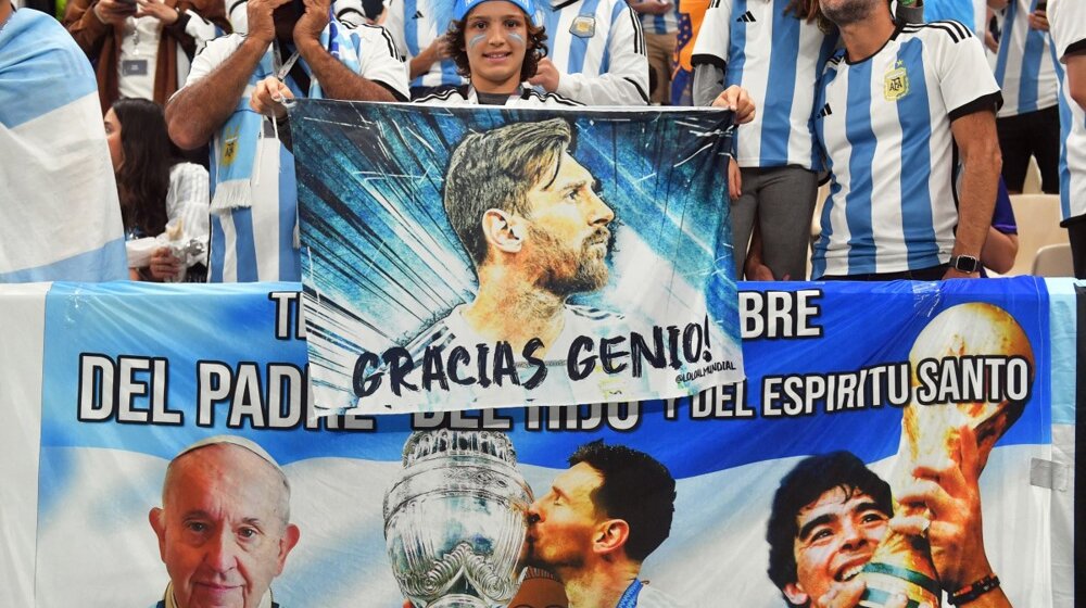 Papa Franja naljutio argentinske ljubitelje fudbala: Maradona bio jadničak, propao kao čovek 1