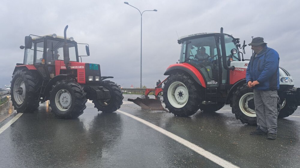 Protest poljoprivrednika: Završena još jedna blokada prilazu auto-putu u Novom Sadu 1