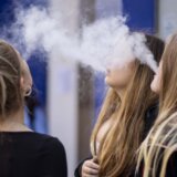 Pušenje elektronskih cigareta tokom 30 dana povećava rizik od astme za 252 odsto: U Srbiji svaki peti učenik probao taj nikotinski proizvod 5