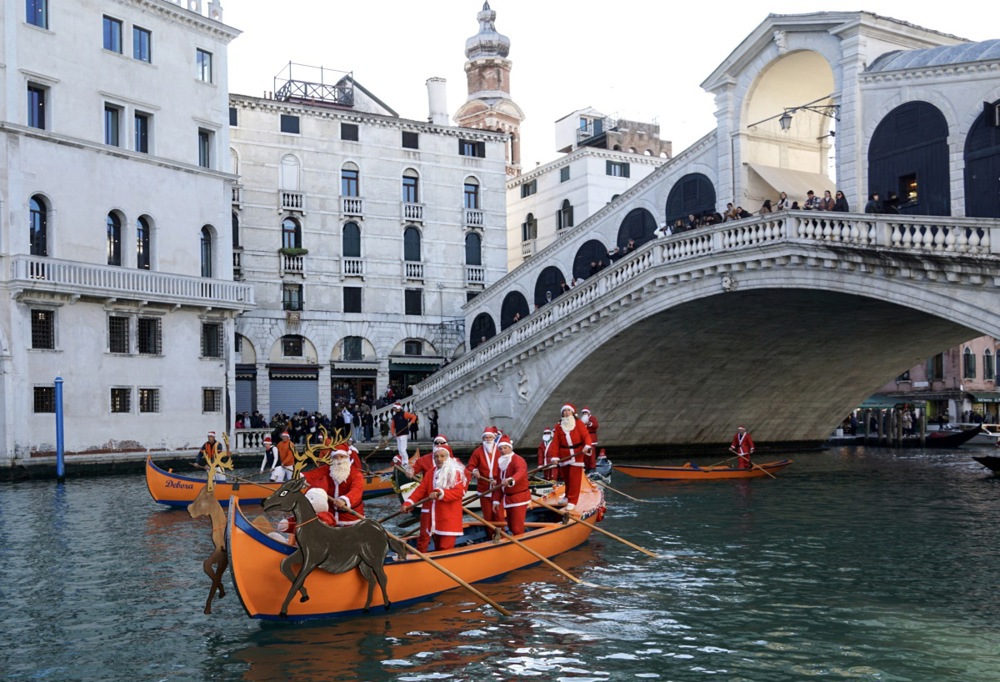 Regata Deda Mrazova u Veneciji (FOTO) 3