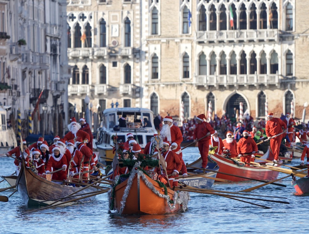 Regata Deda Mrazova u Veneciji (FOTO) 4
