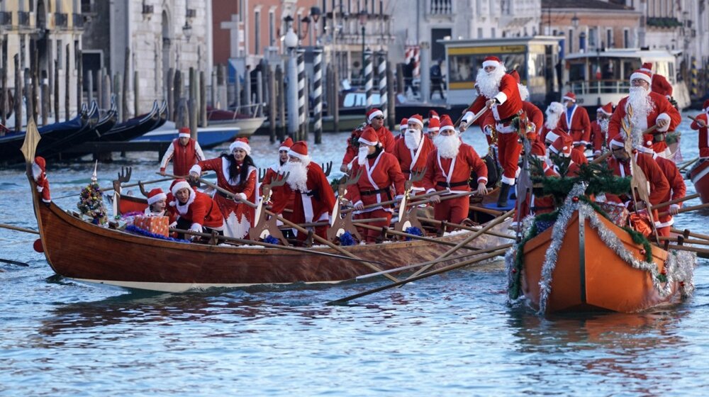 Regata Deda Mrazova u Veneciji (FOTO) 1