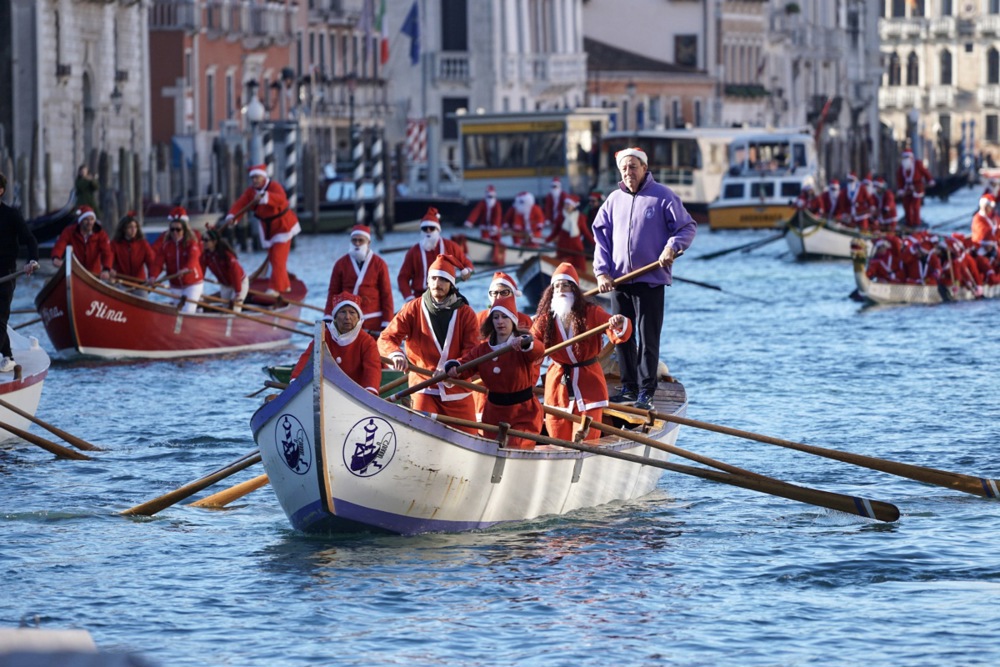 Regata Deda Mrazova u Veneciji (FOTO) 5