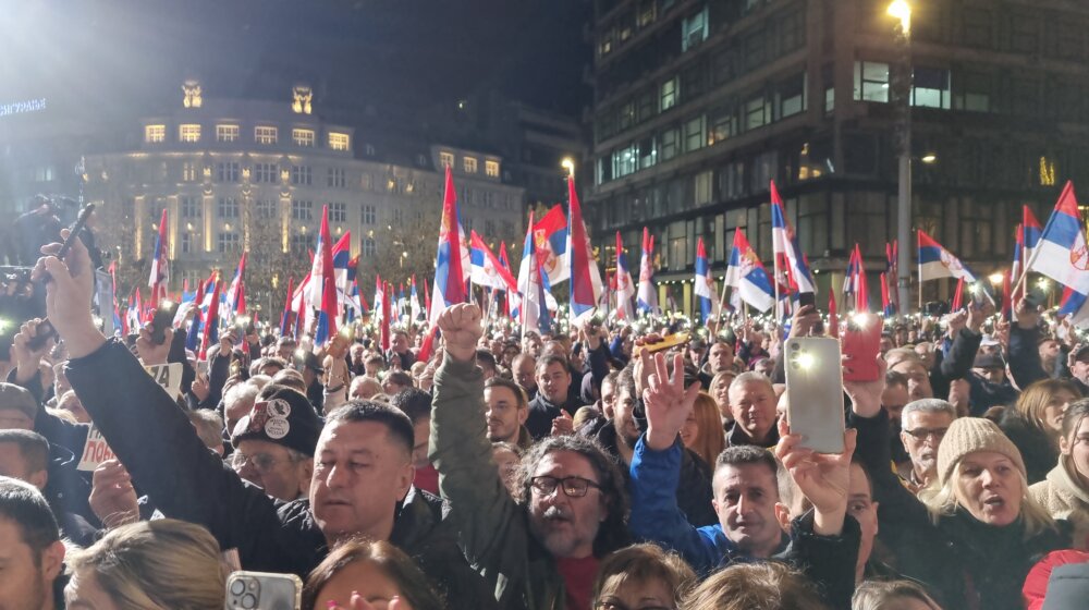 Završen skup koalicije "Srbija protiv nasilja": "Vučić kukavan nije shvatio da je Srbija stala 3. maja" (VIDEO, FOTO) 1