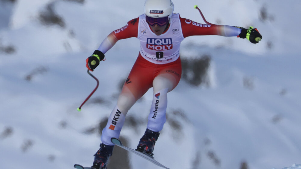 Švajcrska skijašica Fluri pobednica spusta u Val d'Izeru 1