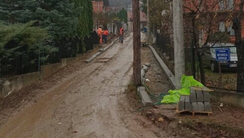 Građani niškog naselja Delijski Vis u petak ponovo blokiraju saobraćaj, tražeći asfalt i kanalizaciju 8