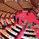 Ko je suspendovao parlament Srbije na određeno vreme? 10