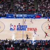 Pariz u susret Olimpijskim igrama otvorio vrata za NBA, 33 godine posle prvog gosta otuda: Lejkersi 1991. sa Medžikom i Divcem, s kojim Perasović nije hteo ni da se pozdravi 4