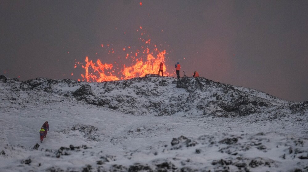 Vulkan na Islandu se ponovo budi: Hiljade ljudi prinuđene da napuste grad 1