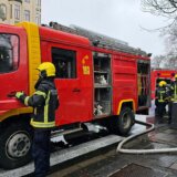 Ugašen požar u zgradi na Banjici, jedna osoba povređena 9