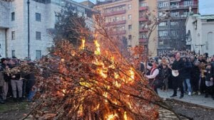 Novosađani negoduju zbog paljenja vatre na Badnje veče, tvrde da to ugrožava bezbednost 1