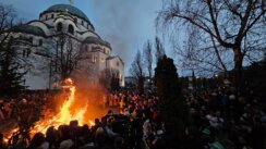 Badnje veče u Srbiji – pale se badnjaci ispred hramova (FOTO) 5